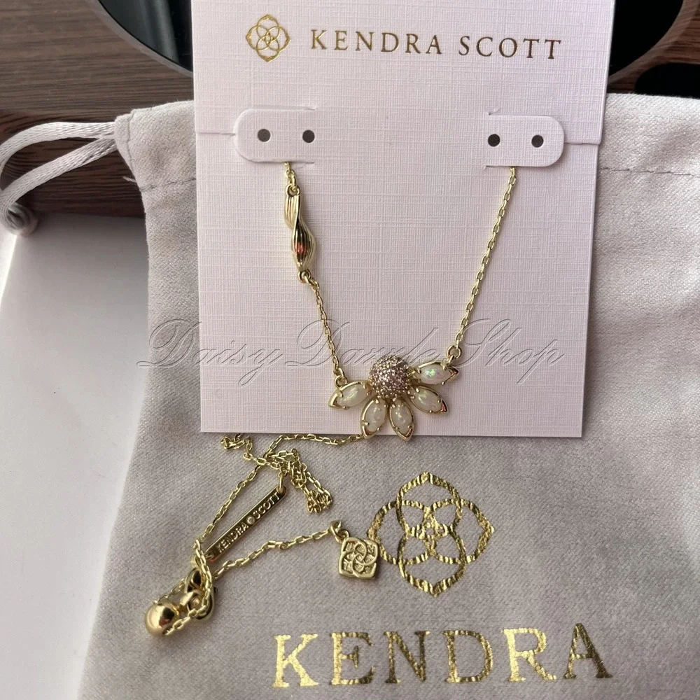 ✨New Kendra Scott Pink Mix Gold Plated Anya Flower Short Pendant Necklace 🌼